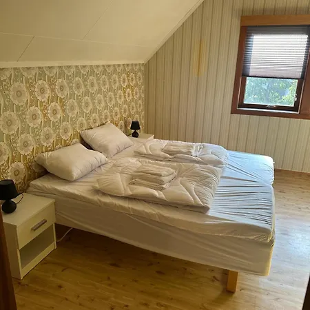 Nostalgisk Eldre Hus Sentralt I *