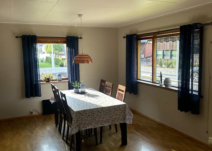 Holiday home Nostalgisk Eldre Hus Sentralt I Ovre Ardal